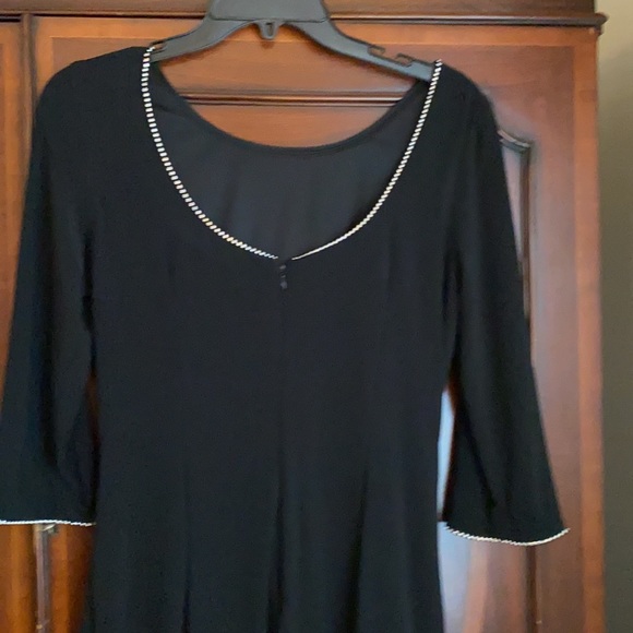 Very Elegant Dress for Many Occasions! - Picture 2 of 5